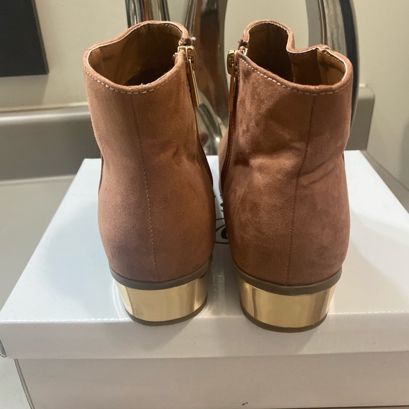 WINTER SALE ‼️ boots/booties 2 for $50 | Gold Block Heel Chelsea Boots - Picture 4 of 5